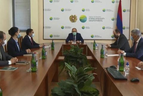 PM Pashinyan introduces new Minister of Environment Romanos Petrosyan