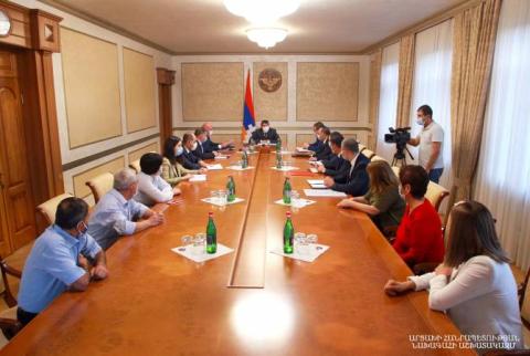 Араик Арутюнян созвал рабочее совещание