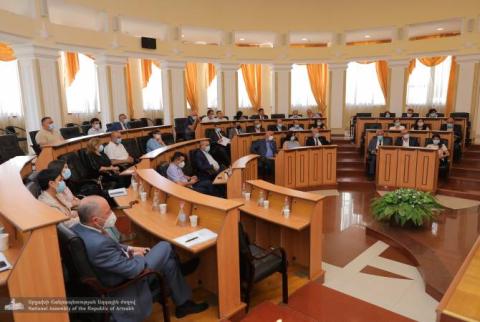 Արցախի ԱԺ ֆինանսաբյուջետային և տնտեսական կառավարման հարցերի մշտական հանձնաժողովի նիստ է գումարել