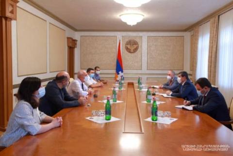 ԱՀ նախագահը ՏՏ ոլորտի ներկայացուցիչների հետ քննարկել է ֆիզիկա-մաթեմատիկական դպրոցի հիմնադրման հարց