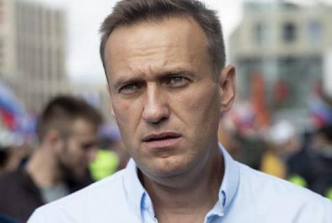 Навального транспортируют в немецкую клинику