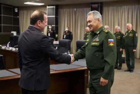 وزير دفاع أرمينيا دافيد تونويان يلتقي بموسكو وزير دفاع روسيا سيرغي شويغو ومناقشة العلاقات الحليفة