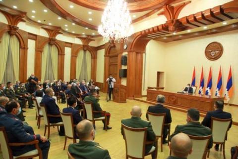 بيوم جمهورية أرتساخ الرئيس آرايك هاروتيونيان يسلّم جوائز رسمية لعدد كبير من الشخصيات في البلاد