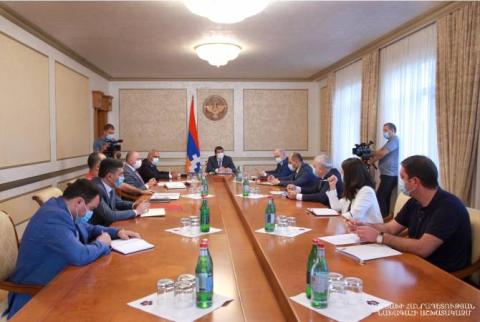 ԱՀ նախագահն անցկացրել է ցեսիայով ներդրումային հիմնադրամի գնած բնակարանների հարցով խորհրդակցություն