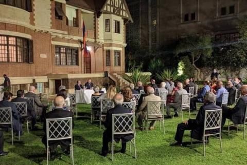 وزيرالخارجية زوهراب مناتساكانيان يلتقي بممثلين عن المجتمع الأرمني بالقاهرة بإطار زيارته الرسمية لمصر