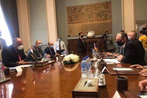 Глава МИД РА встретился со своим египетским коллегой