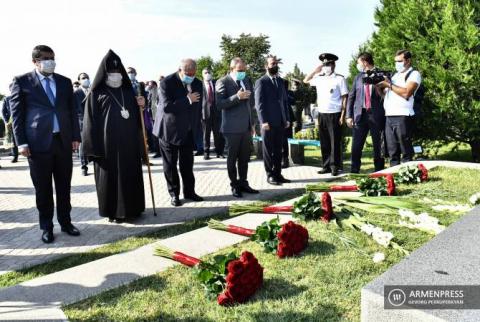 Les dirigeants de la République d'Arménie ont visité le cimetière militaire de « Eerablur »  