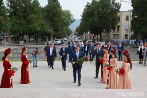 Араик Арутюнян принял участие в церемонии, посвященной Дню Степанакерта