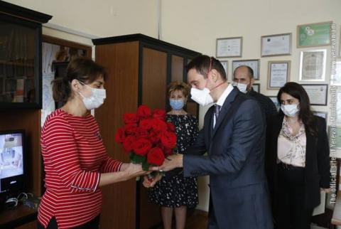 Мэр Еревана посетил членов семей новых Героев Арцаха