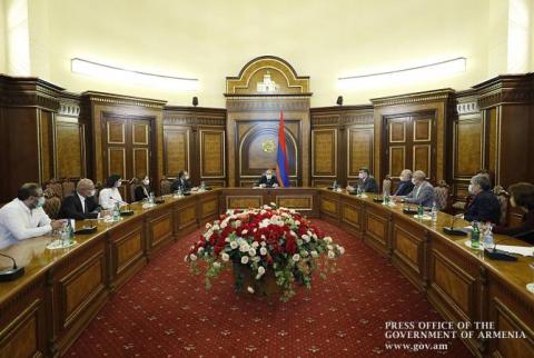 Armenian PM holds meeting with representatives of extra-parliamentary political forces