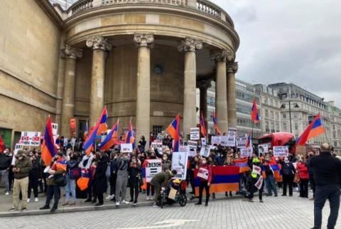 احتجاج للأرمن ببريطانيا أمام مبنى هيئة الإذاعة البريطانية واستنكار العدوان الأذري-التركي على آرتساخ