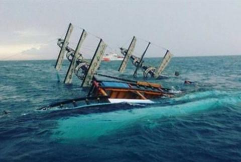 В Турции у берегов Анталии затонуло туристическое судно