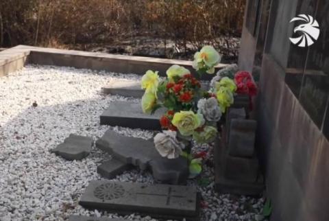 Вследствие артобстрела ВС Азербайджана в селе Давид Бек на кладбище повреждены надгробия -хачкары
