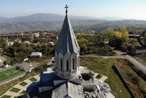 В Шуши разрушений много, но город-крепость противостоит ударам врага