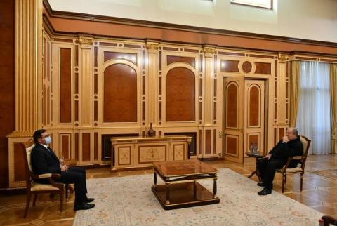 Президент Армен Саркисян провел встречу с депутатом НС Арманом Бабаджаняном