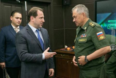 Armenian, Russian defense ministers discuss operation of peacekeeping troops in Nagorno Karabakh