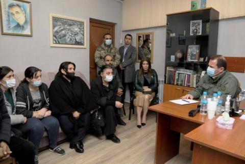 Давид Тоноян встретился с членами семей военнослужащих, местонахождение которых неизвестно