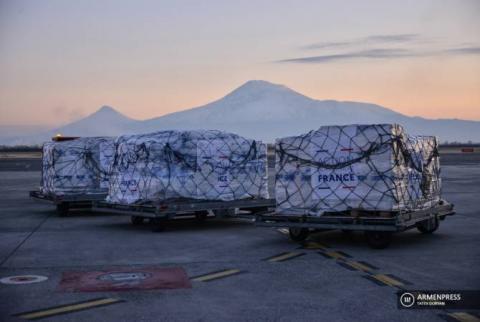 جمع أكثر من 35 طناً من المساعدات الإنسانية في فرنسا وسويسرا من قبل مؤسسة أزنافور وشركائها لأرمينيا