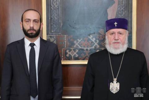 Ararat Mirzoyan a rencontré le Catholicos de tous les Arméniens