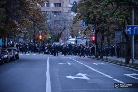 حركة إنقاذ الوطن المؤلفة من 16حزب تبدأ ما تسميه حملات العصيان المدني لاستقالةرئيس الوزراء الأرميني  