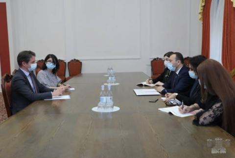 Վահե Էնֆիաջյանը հանդիպել է ՀՀ-ում Ֆրանսիայի դեսպանի հետ