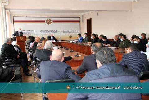 Խոշորացույցի տակ պահել պատերազմի հետևանքով առաջացած խնդիրները. Կոտայքի մարզպետը խորհրդի նիստ է անցկացրել