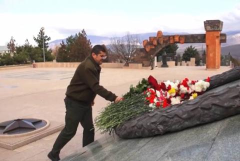 Arayik Harutyunyan a rendu hommage à la mémoire des victimes de la guerre d'Artsakh à Stepanakert
