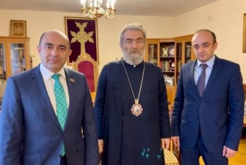 «Լուսավոր Հայաստան»-ի պատվիրակությունը Պարգև սրբազանի հետ քննարկել է Արցախի հոգևոր օջախների պաշտպանությունը