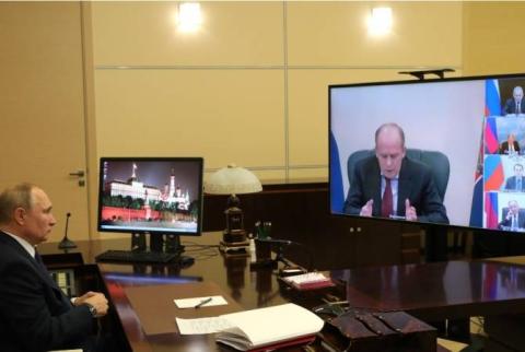 Putin discusses Karabakh with government officials ahead of Moscow summit 