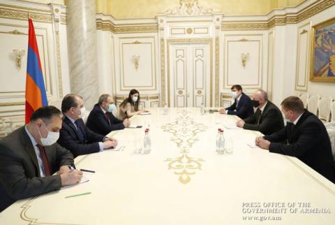 Премьер-министр Пашинян принял новоназначенного посла Беларуси