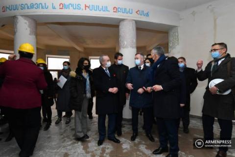 Jean-Baptiste Lemoyne a visité le chantier de construction du futur bâtiment du complexe éducatif  