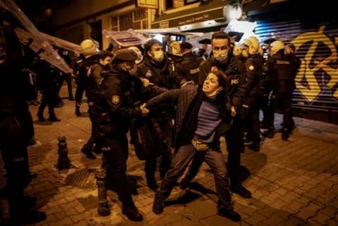 250 человек арестованы в ходе студенческих протестов в Турции