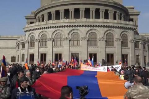Движение  «Сильная Армения с Россией. За новый союз» совершает шествие  к правительству