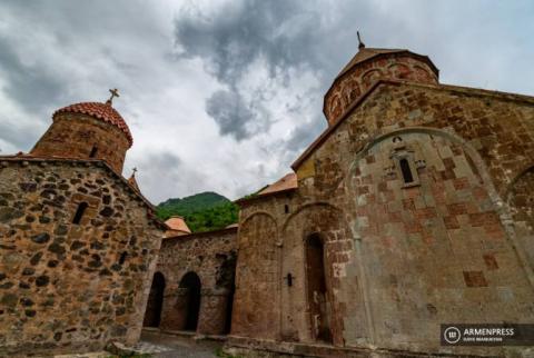 15 паломников из Арцаха посетили Дадиванк