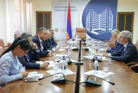 وزير الاقتصاد الأرميني فاهان كيروبيان يستقبل سفير السويد بأرمينيا باتريك سفينسون وبحث تعميق التعاون