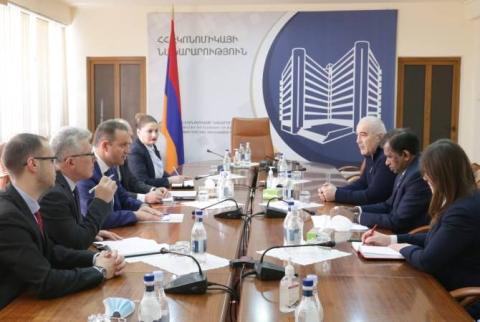 Շրի Լանկայի դեսպանը ՀՀ էկոնոմիկայի նախարարին առաջարկել է միջկառավարական հանձնաժողով ստեղծել