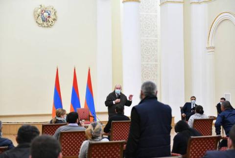Պատրաստ եմ աջակցել ձեզ. ՀՀ նախագահը հանդիպել է անհետ կորածների ընտանիքների հետ
