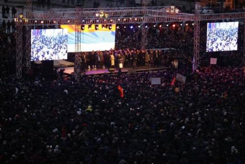 باشينيان في تجمع بذكرى واحد مارس يعتذر عن الأخطاء الجارية ويقول أنهم سيواصلون الكفاح من أجل أرمينيا 