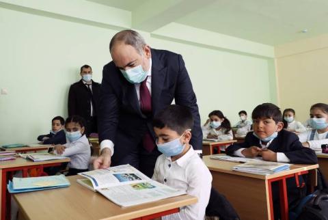 Le Premier ministre s'est familiarisé avec les travaux  de reconstruction réalisés à l'école secondaire N2 de Gavar