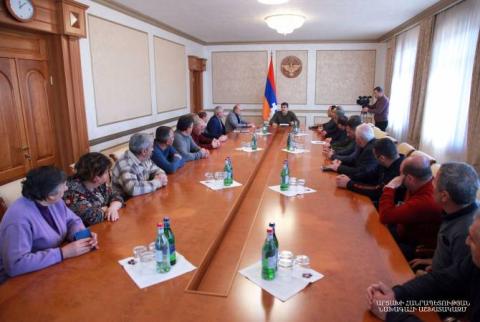 Արայիկ Հարությունյանի մոտ քննարկվել են բռնի տեղահանված հադրութցիների խնդիրները