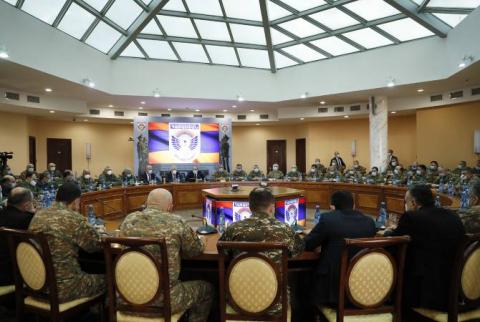 Le Premier ministre a tenu une consultation avec les officiers supérieurs des Forces armées