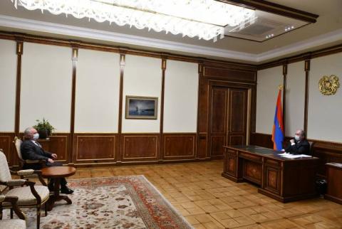 Президент встретился с лидером Демократической партии Армении