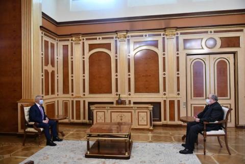 Le Président arménien a rencontré le représentant de l'initiative civile "Troisième puissance" Artak Tovmasyan