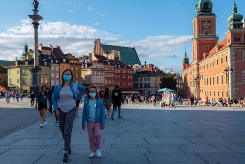 Из-за третьей волны коронавируса в Польше почти полныйлокдаун