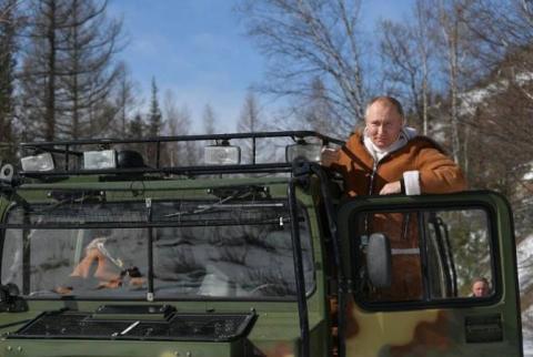 Президент и министр обороны России проводят выходные в сибирской тайге