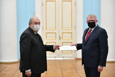 New Ambassador of Iceland presents credentials to Armenia’s President