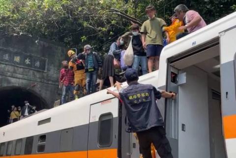  Déraillement d’un train à Taïwan - il y a  48 morts    