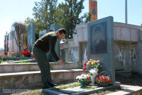 Le Président de l'Artsakh rend hommage à la mémoire des victimes de la guerre d'avril 2016