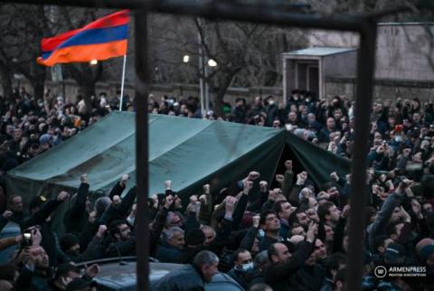 Homeland Salvation Movement unblocks Demirchyan Street in central Yerevan 