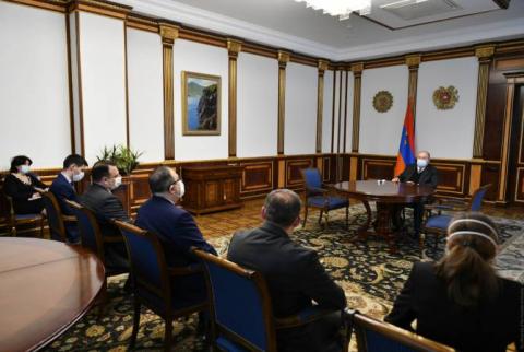Le président Sarkissyan reçoit le président de la commission parlementaire permanente des affaires juridiques de l'État